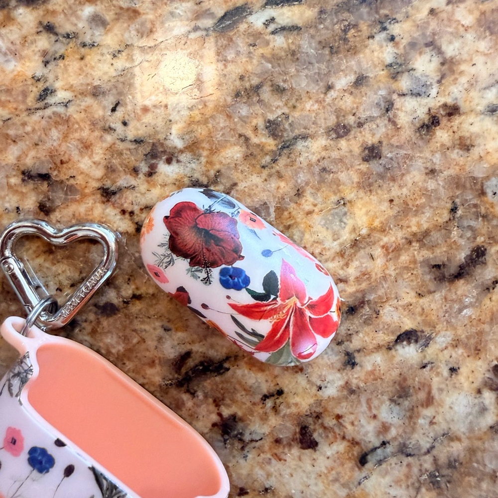 Velvet Caviar AirPods Gen 1/2 Case with Heart Clip “Nude Vintage Florals” - Picture 7 of 9